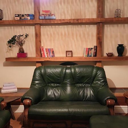 Large 2 Bed Holiday Let In Central Ystradgynlais Eksteriør bilde